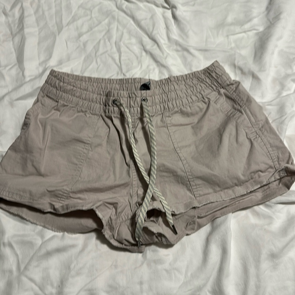 Vuori Ripstop Shorts Tan White